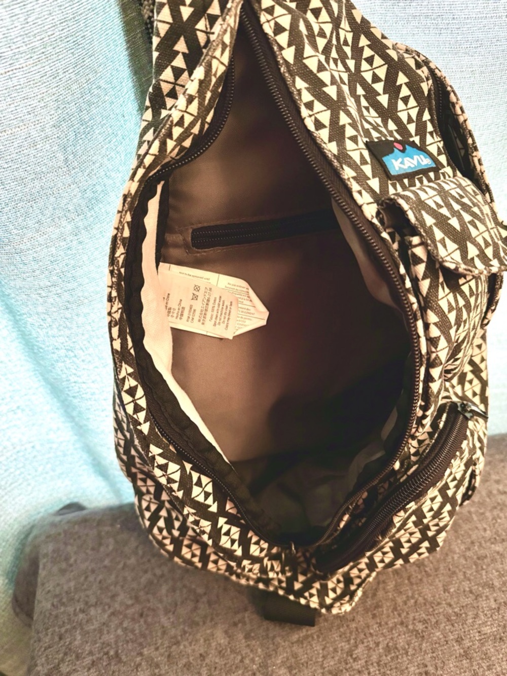 Kavu Black & Cream Geometric Sling Pack - Picture 2 of 4